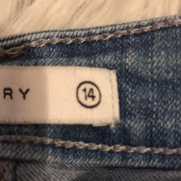 Blue distressed jean shorts💙 - Picture 3 of 3